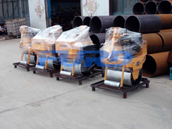 福瑞得機(jī)械5臺壓路機(jī)，一臺混凝土整平機(jī)及時發(fā)貨