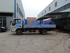 福瑞得機(jī)械瀝青灌縫機(jī)，手扶雙輪壓路機(jī)裝車成功及時發(fā)貨