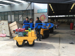 福瑞得機(jī)械手扶雙輪壓路機(jī)，二次結(jié)構(gòu)澆筑泵及時(shí)包貨