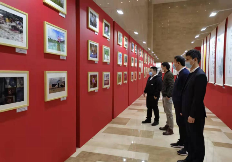 川發(fā)資管組織參觀“說廉、倡廉、行廉” 文化作品展覽